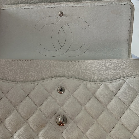 Authentic Chanel bag needs refurbishing - Picture 5 of 7